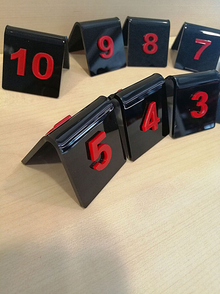 MASA NO 50X50MM (10 LU PAKET) SİYAH-KIRMIZI (288) Masa Numaraları, Pleksi Numeratörler, Çift Taraflı Numaralar, Pleksi Numara Takımı