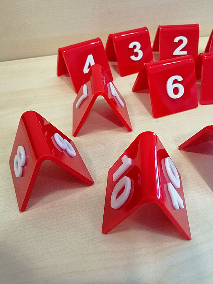 MASA NO 50X50MM (10 LU PAKET) KIRMIZI-BEYAZ (292) Masa Numaraları, Pleksi Numeratörler, Çift Taraflı Numaralar, Pleksi Numara Takımı