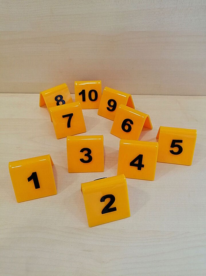 MASA NO 50X50MM (10 LU PAKET) SARI-SİYAH (293) Masa Numaraları, Pleksi Numeratörler, Çift Taraflı Numaralar, Pleksi Numara Takımı