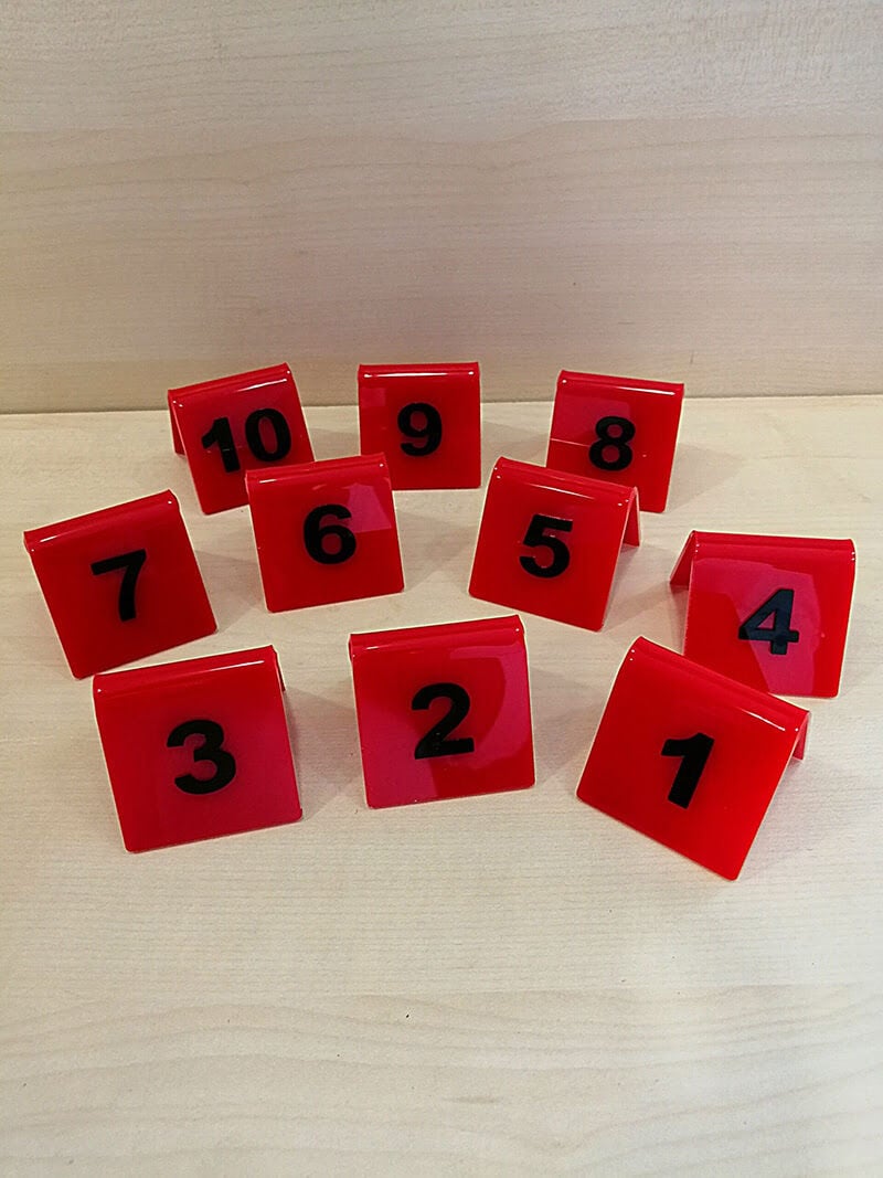 MASA NO 50X50MM (10 LU PAKET) KIRMIZI-SİYAH (291) Masa Numaraları, Pleksi Numeratörler, Çift Taraflı Numaralar, Pleksi Numara Takımı