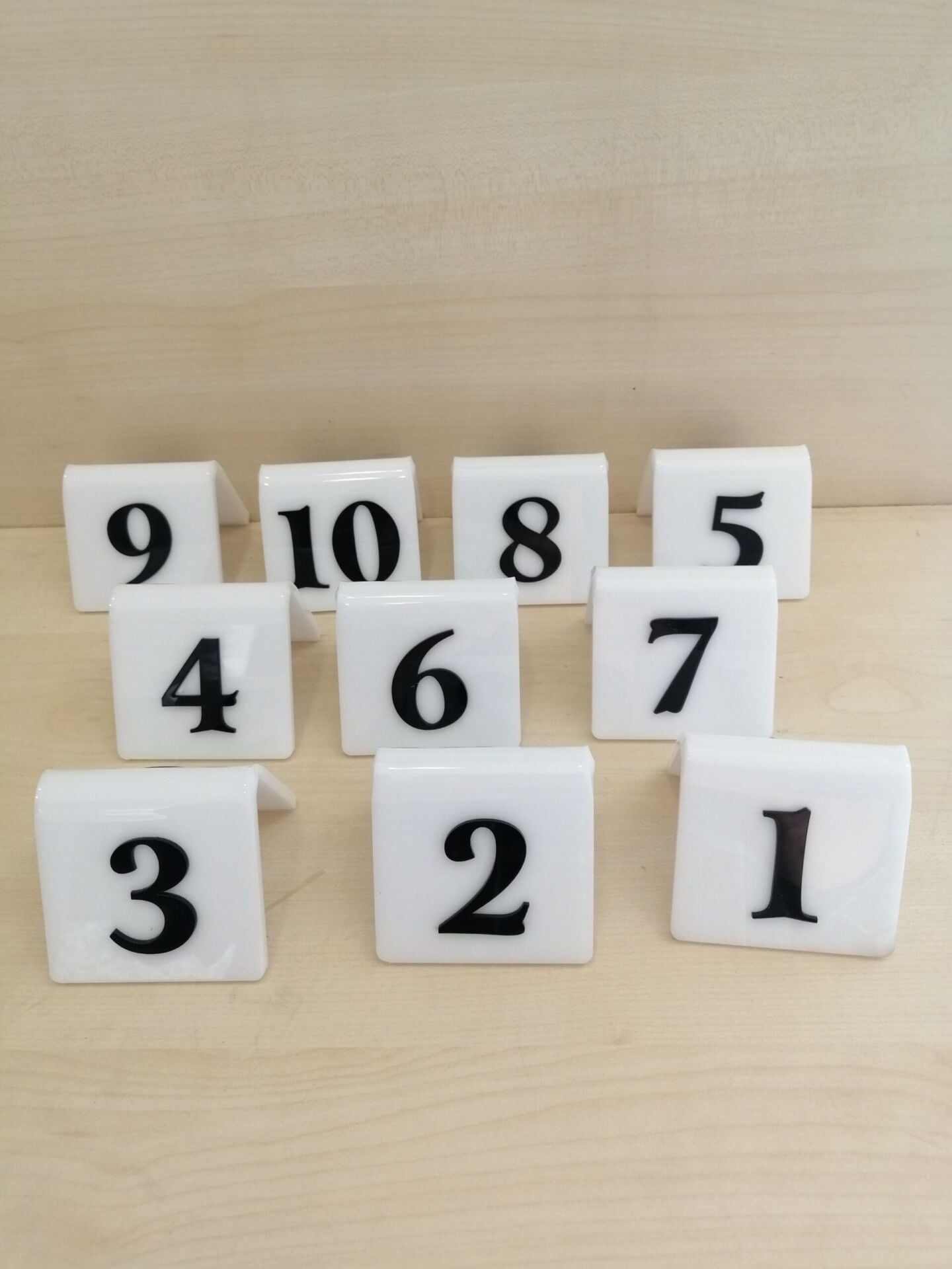 MASA NO 70X70MM(10 LU PAKET) BEYAZ-SİYAH Masa Numaraları, Pleksi Numeratörler, Çift Taraflı Numaralar, Pleksi Numara Takımı
