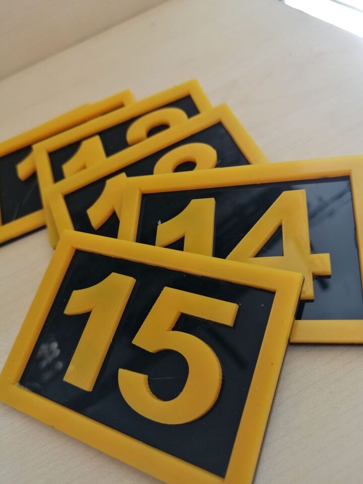 PEÇETELİK NO 5x5CM (15 Lİ PAKET) SİYAH-SARI (7915) 7xMasa Numaraları Peçetelik Numaraları Yapışkanlı Sayılar Pleksi Numeratör Yapışkanlı Sayılar