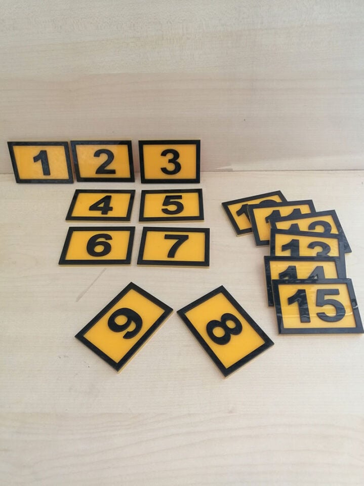 PEÇETELİK NO 5x5CM (15 Lİ PAKET) SARI-SİYAH (8015) Masa Numaraları Peçetelik Numaraları Yapışkanlı Sayılar Pleksi Numeratör Yapışkanlı Sayılar