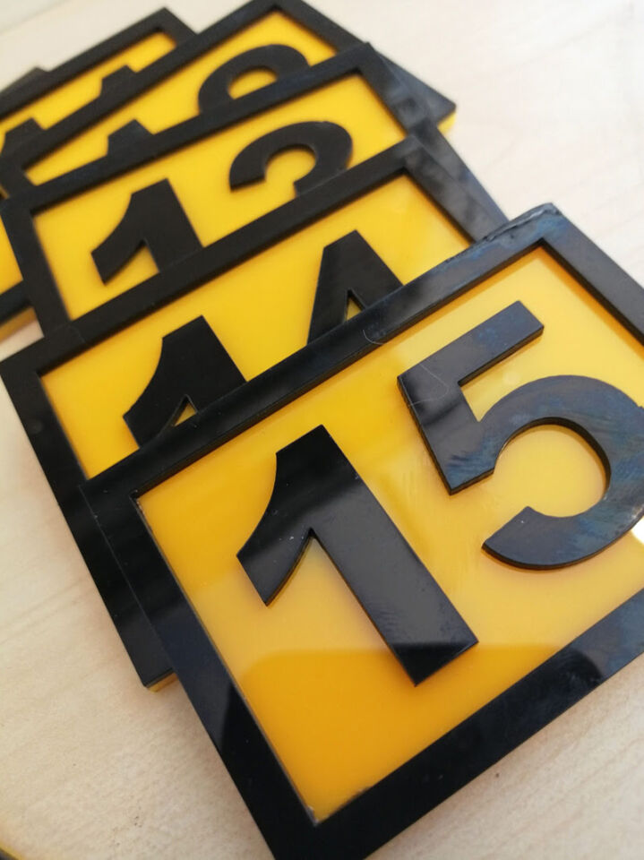 PEÇETELİK NO 5x5CM (15 Lİ PAKET) SARI-SİYAH (8015) Masa Numaraları Peçetelik Numaraları Yapışkanlı Sayılar Pleksi Numeratör Yapışkanlı Sayılar