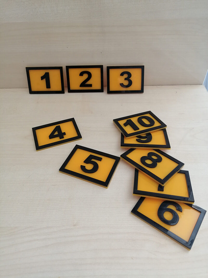 PEÇETELİK NO( 7x5CM 10 LU PAKET) SARI-SİYAH (8010) Masa Numaraları Peçetelik Numaraları Yapışkanlı Sayılar Pleksi Numeratör Yapışkanlı Sayılar