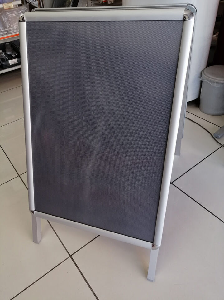 ALÜMİNYUM A PANO (50X70) Kenarları Açılır Çerçeve Afiş Çerçevesi Ayaklı Alüminyum Gri Pano