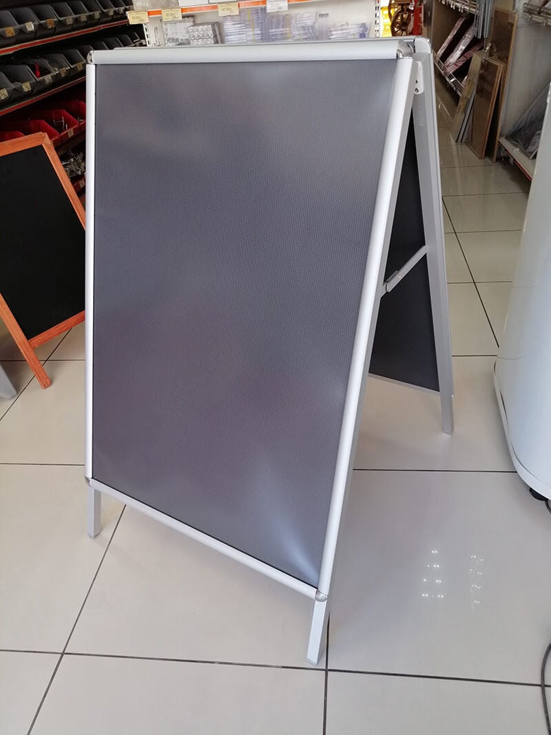 ALÜMİNYUM A PANO (70X100CM) Kenarları Açılır Çerçeve Afiş Çerçevesi Ayaklı Alüminyum Gri Pano