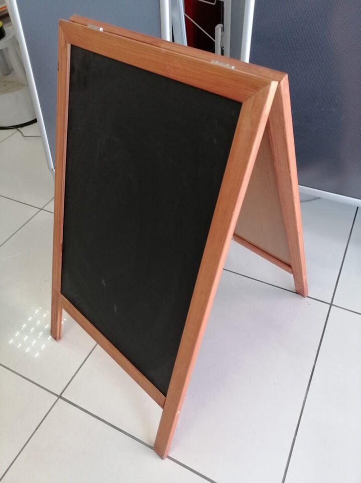 AHŞAP A PANO (50 x 70 cm) Yaz Sil Karatahta Vitrin Ahşap Pano Siyah Pano Tebeşir Beyaz Kalem