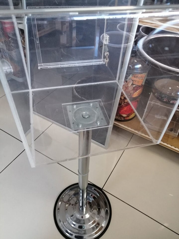 DİLEK ŞİKAYET KUTUSU KİLİTLİ AYAKLI 30X30X30 H:103CM Dilek ve Şikayet için Kutu Form Kutusu Pleksi