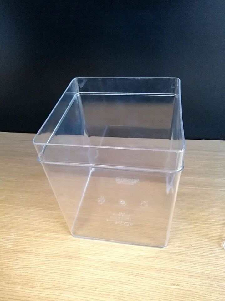 KV KÖŞELİ KAVANOZ NO:4 17,5X17,5XH:29CM KAPAKLIAkrilik Köşeli Kavanoz Şeffaf Ürün Teşhiri Tezgah önü Teşhir Ürünü
