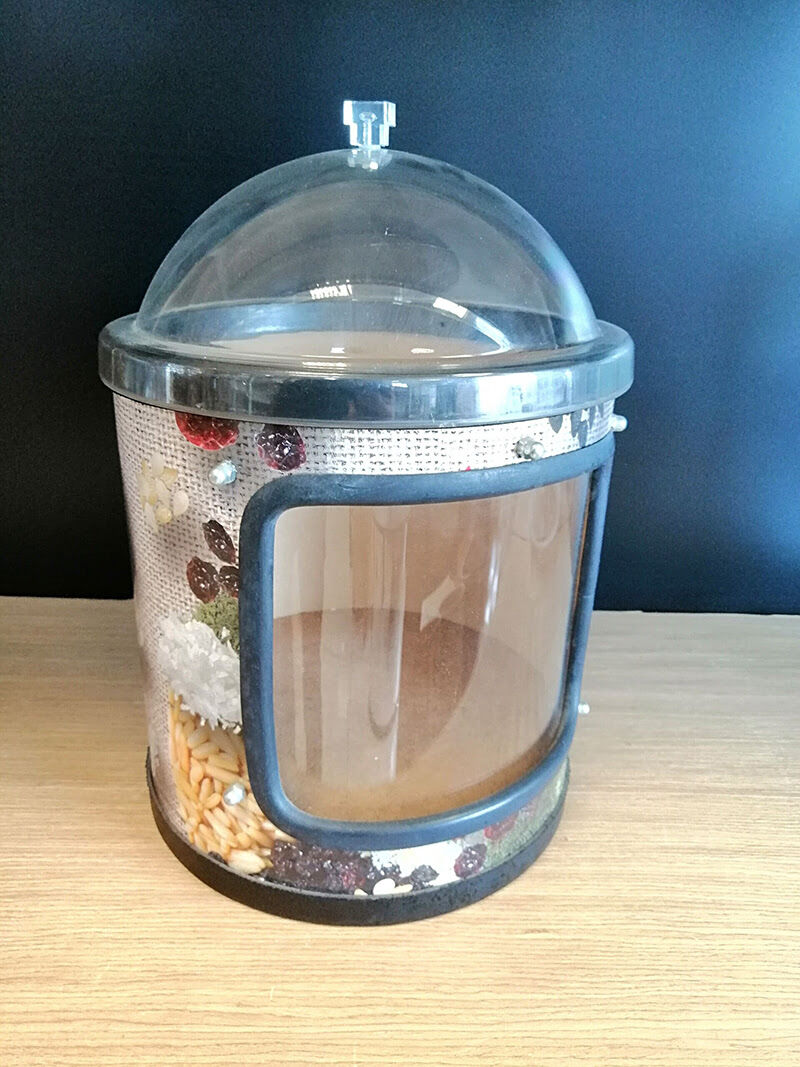 BİDON BAHARAT TAM PENCERELİ ÇAP 25CM H:25CM (Kapak Dahil Değildir) Özel Bidon Kraft Malzeme Nefes Alabilen Teşhir Depolama Baharat Kovası Bidonu