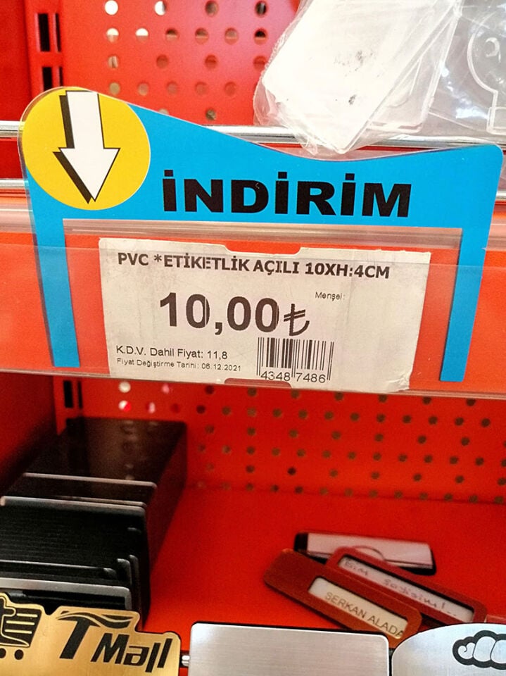 KULAKÇIK GEÇME PLASTİK KIRMIZI RENK İNDİRİM YAZILI Raf Önü İkaz Etiketi Fiyat Etiketliği Uyarı Etiketi Bilgilendirme Etiketi