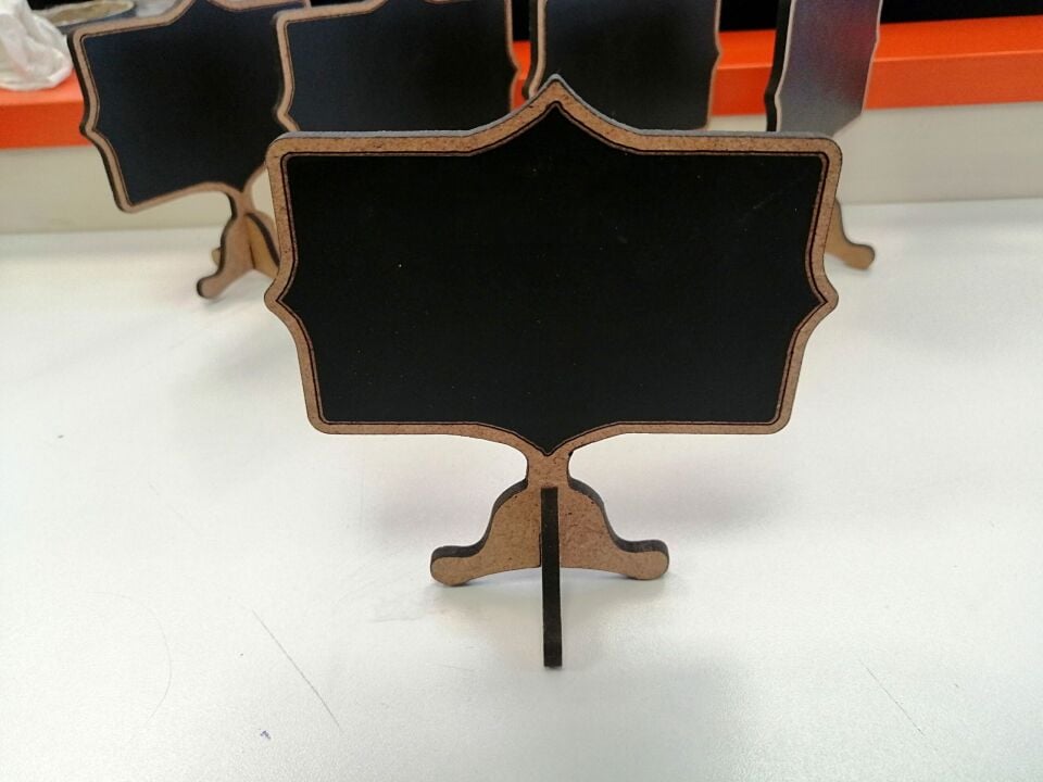 KARA TAHTA (8cm x H:5cm) AYAKLI (3 cm) MİHRACE 2 KALIN KENARLI Silinebilir Dekoratif Etiket ve Etiketlik PVC Siyah Etiket