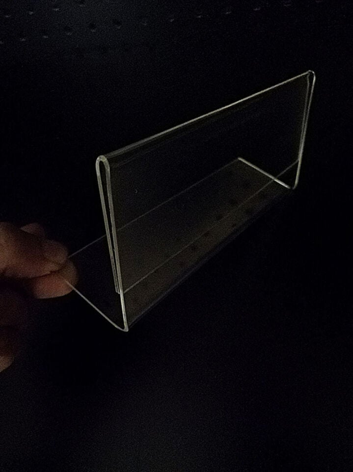 PLEKSİ ETİKETLİK YAN ARKAYA AÇILI (16,5cm x H:8cm)