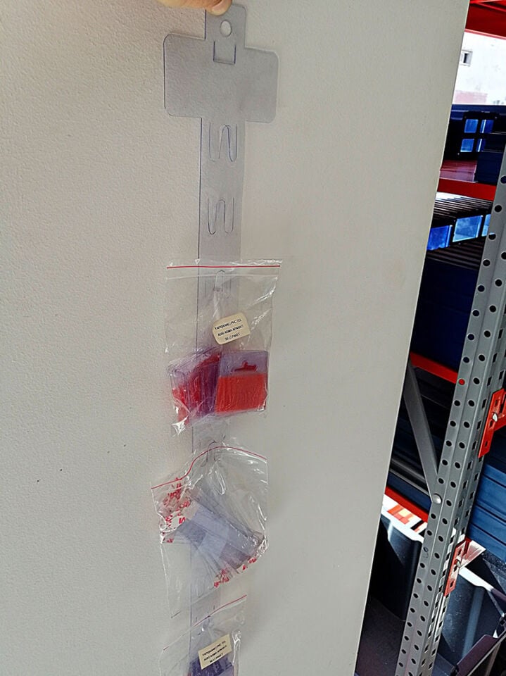 ÜRÜN ASMA ÇUBUĞU 10 ÇENGELLİ PVC ŞEFFAF 40X90