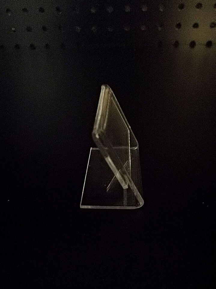 PLEKSİ ETİKETLİK YAN ARKAYA AÇILI (4,5cm x H:4cm)