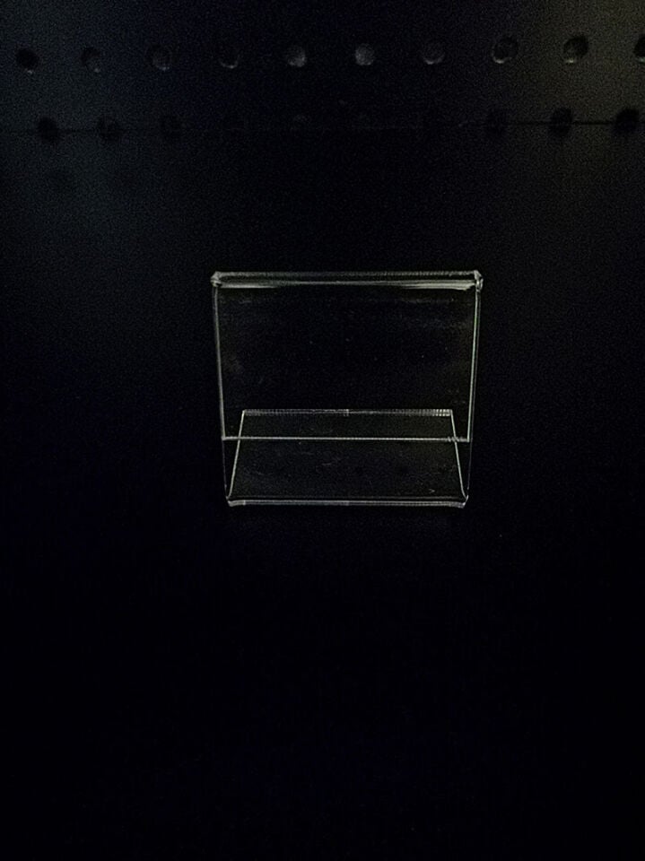 PLEKSİ ETİKETLİK YAN ARKAYA AÇILI (4,5cm x H:4cm)