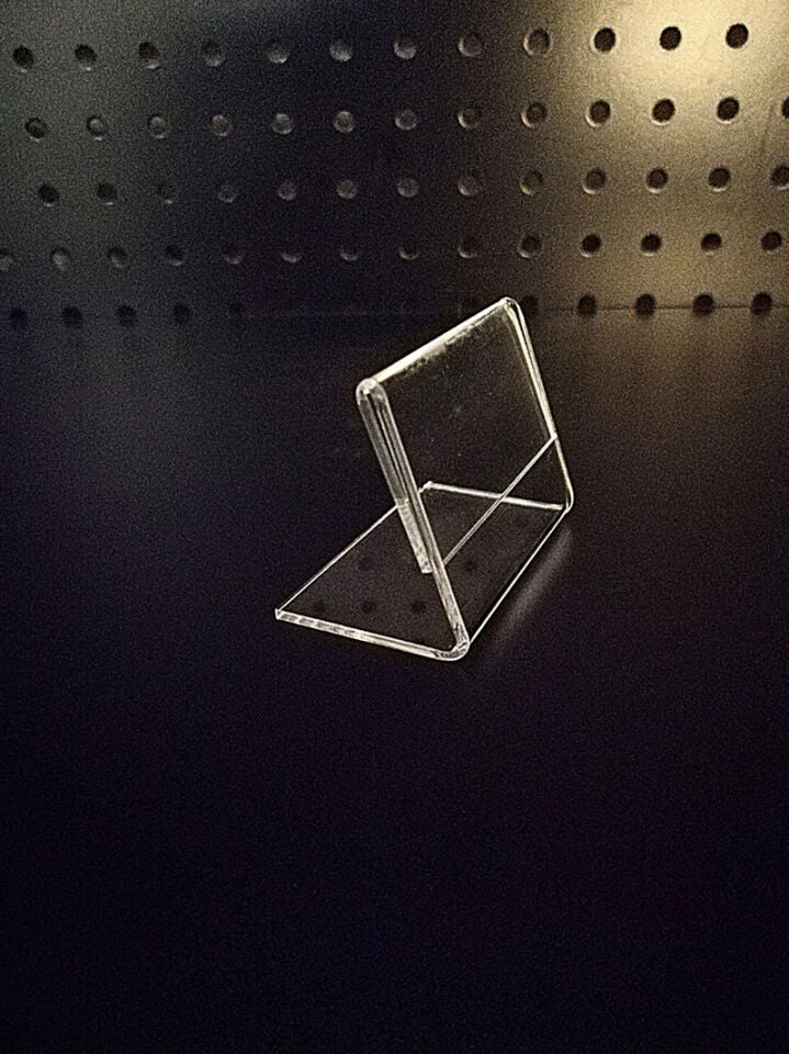 PLEKSİ ETİKETLİK YAN ARKAYA AÇILI (4,5cm x H:4cm)