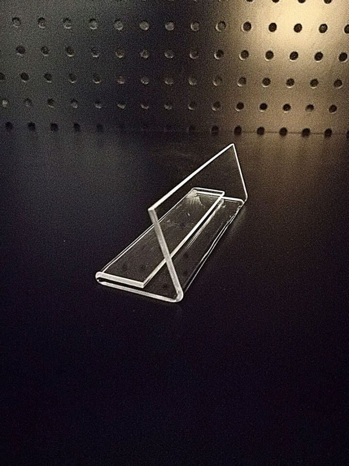 PLEKSİ ETİKETLİK YAN ARKAYA AÇILI (10,5cm x H:3,5cm)