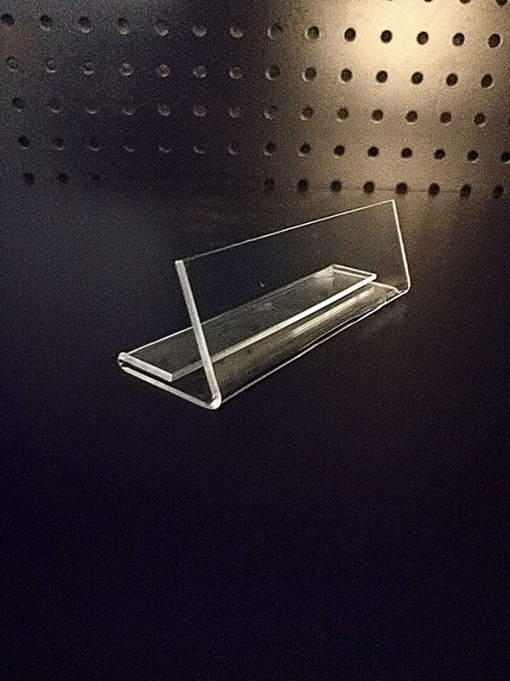 PLEKSİ ETİKETLİK YAN ARKAYA AÇILI (10,5cm x H:3,5cm)