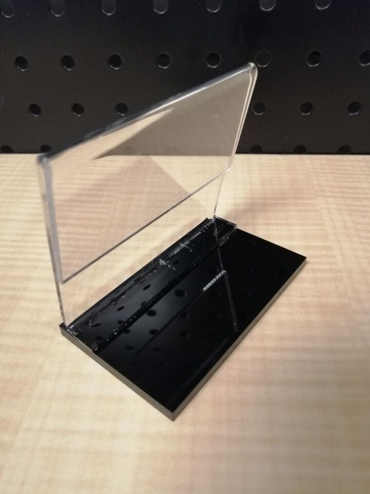 PLEKSİ ETİKETLİK YAN ARKAYA AÇILI SİYAH (8cm x H:6,5cm)