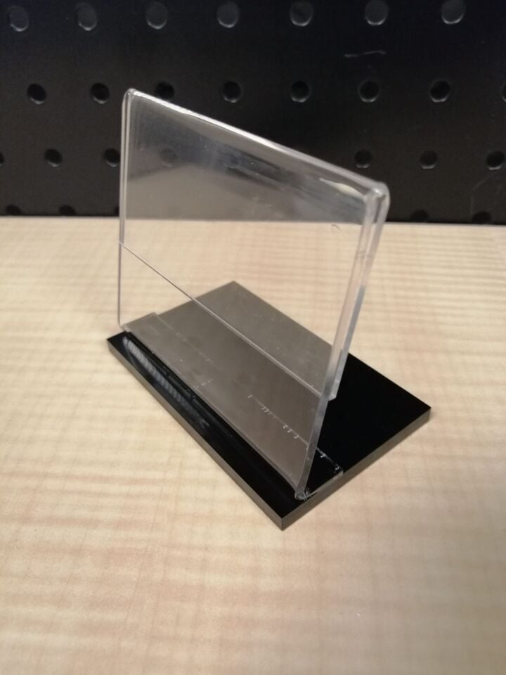 PLEKSİ ETİKETLİK YAN ARKAYA AÇILI SİYAH (8cm x H:6,5cm)