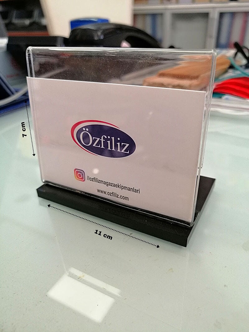 PLEKSİ ETİKETLİK DİK ARKAYA AÇILI-SİYAH (7cm x H:11cm)