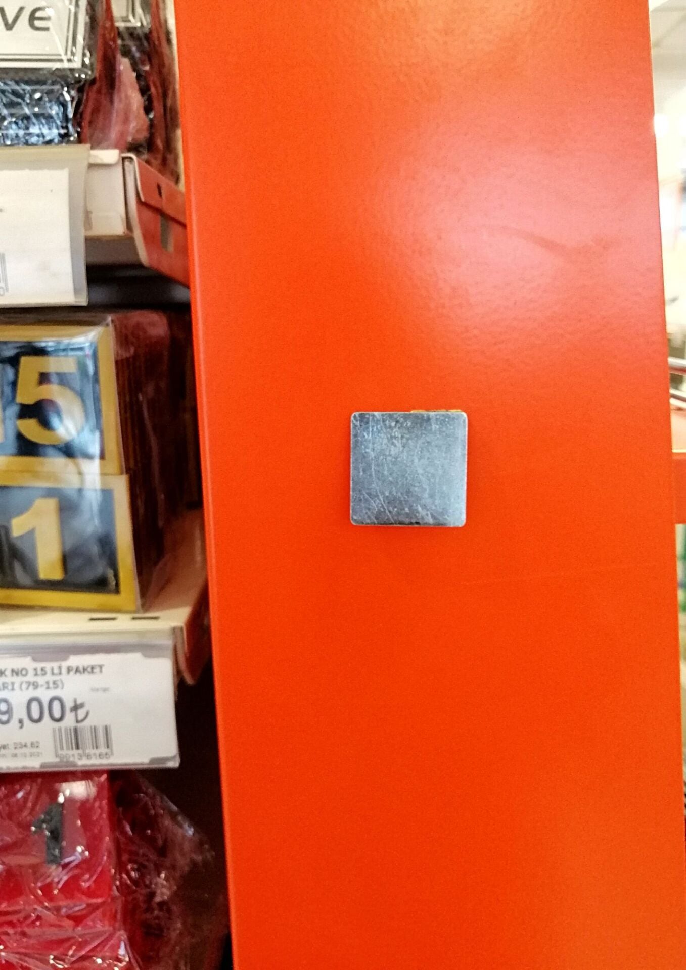 YAPIŞKANLI METAL PLAKA