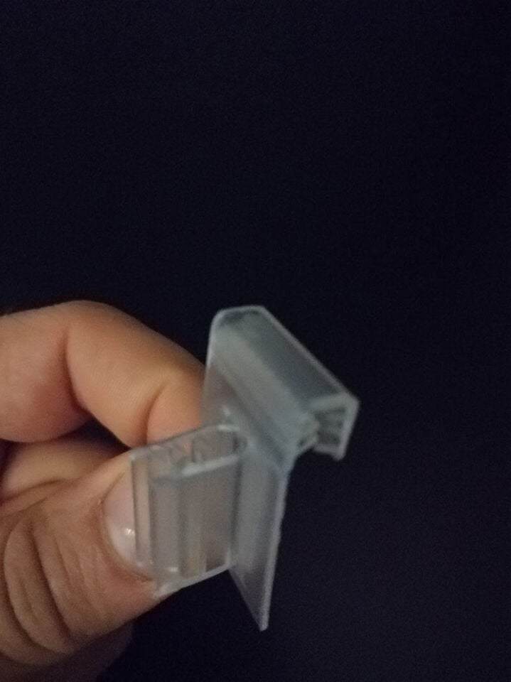 PVC KISKAÇ DİK( RAF PROFİLİNE GEÇME) ETİKETLİK