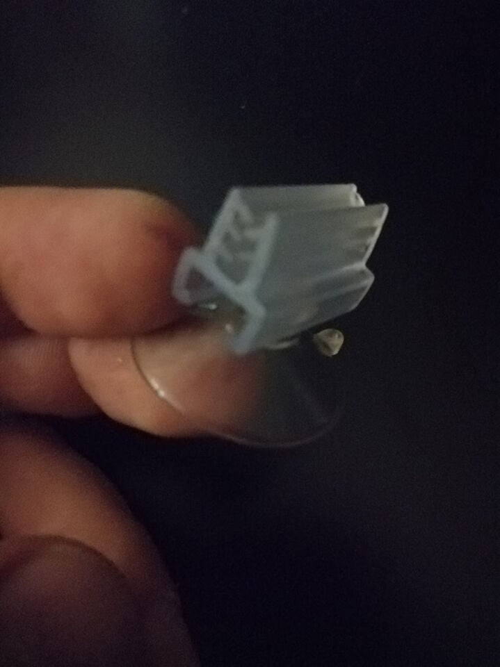 PVC KISKAÇ VANTUZLU KÜÇÜK DİKEY ETİKETLİK
