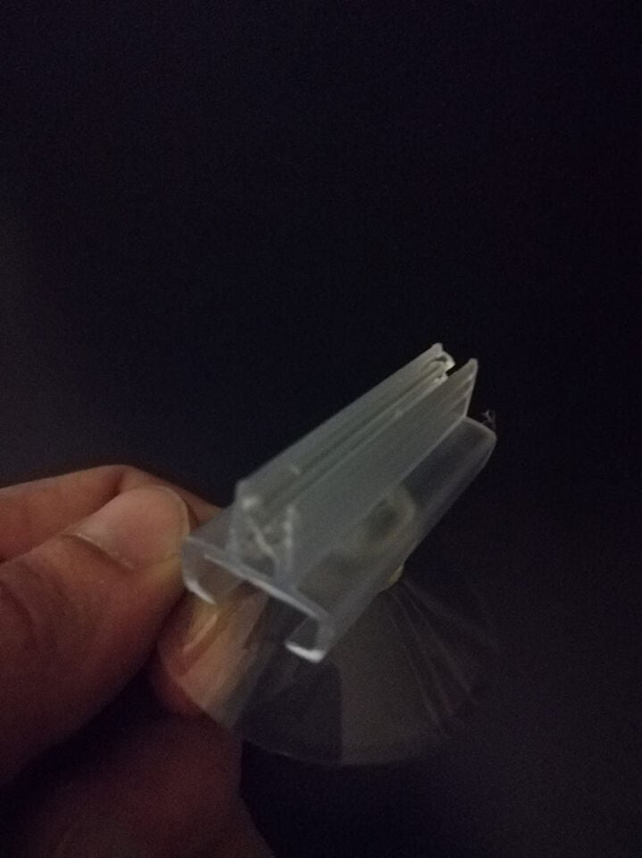 PVC KISKAÇ VANTUZLU BÜYÜK DİKEY ETİKETLİK