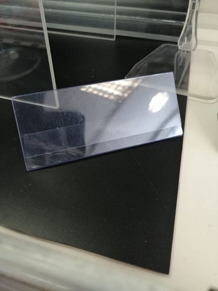 PVC AÇILI ETİKETLİK 10xH:4cm açılı etiket tutucu, pvc etiket tutucu, açılı etiket tutucu aparat