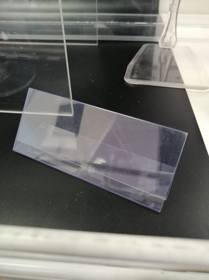 PVC AÇILI ETİKETLİK 10xH:4cm açılı etiket tutucu, pvc etiket tutucu, açılı etiket tutucu aparat